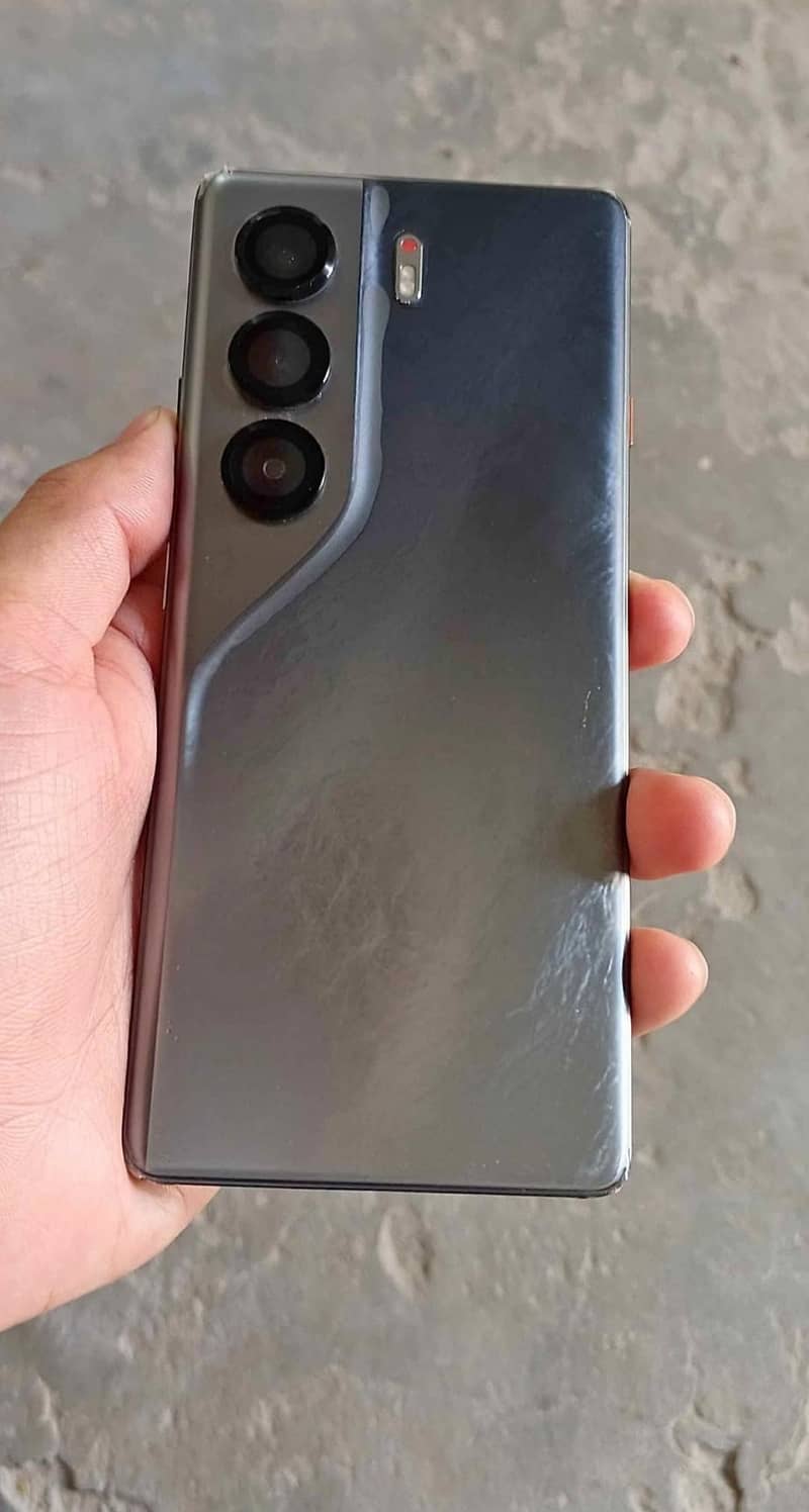 Tecno CAMON 40 Pro 0