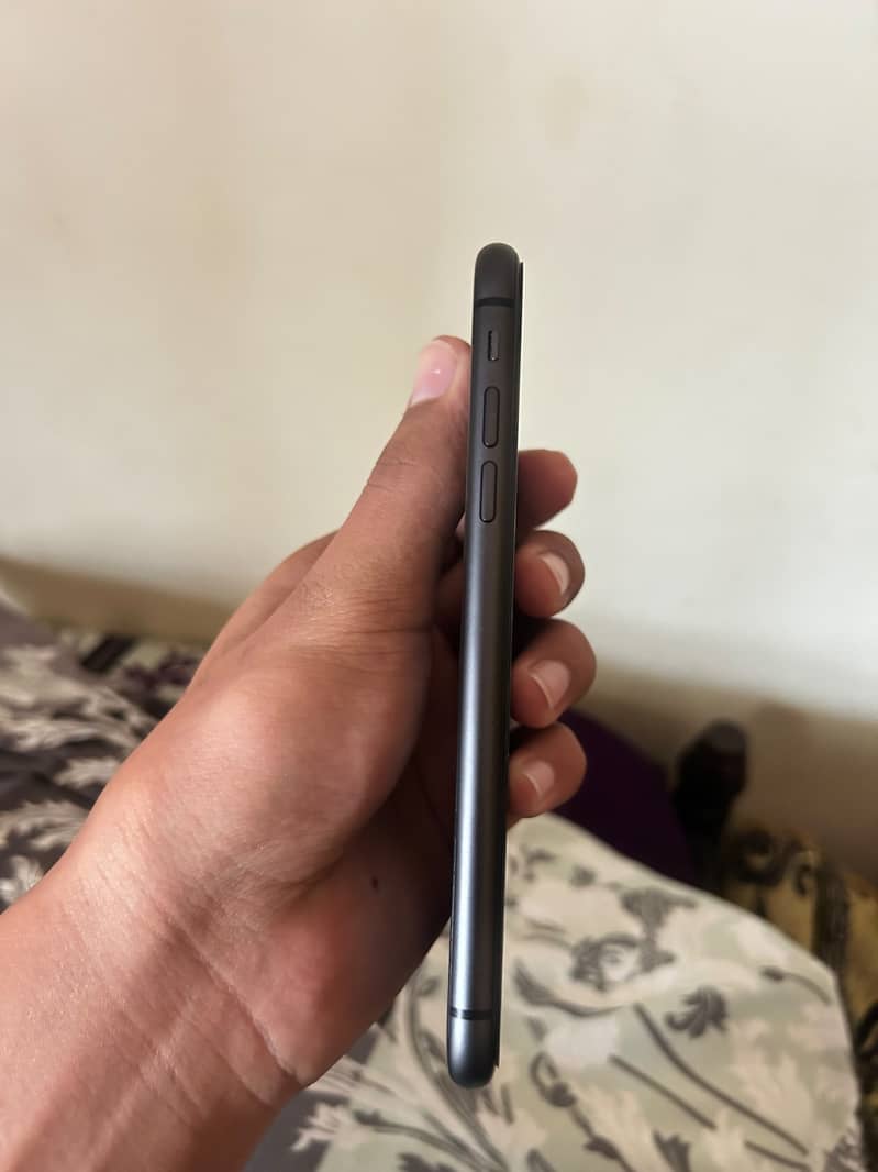 Apple iPhone 11 0