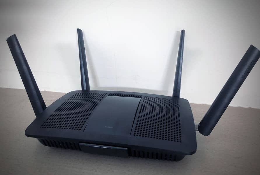 Linksys EA8100 0