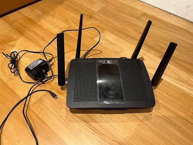 Linksys EA8100 1