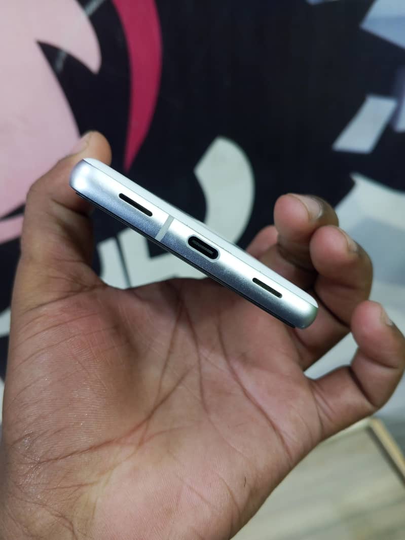 Google Pixel 7 4