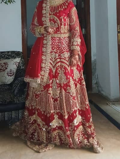 Luxury Bridal Lehnga with heavy Golden Embroidery Condition 10/10
