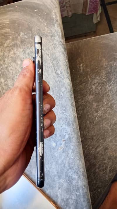 Apple iPhone 7 Plus 128 gb sim chlti h mere ps 4 month ho gy h chl r