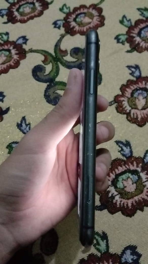 Apple iPhone 11 jv 0