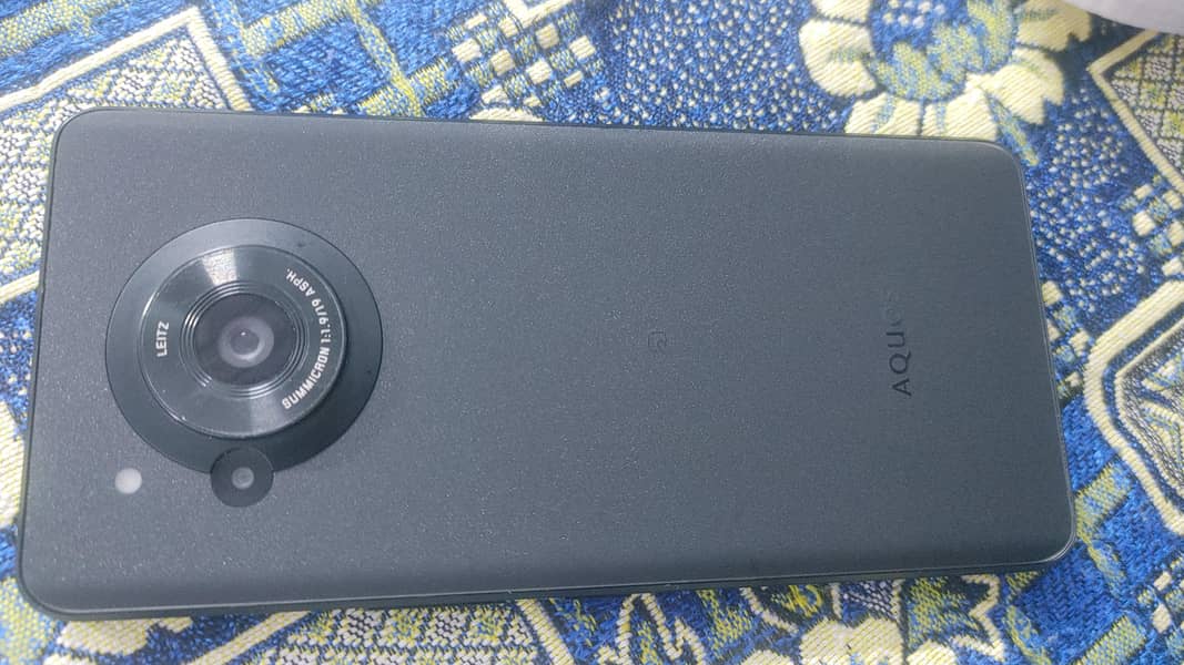 Sharp Aquos R7 5G 16