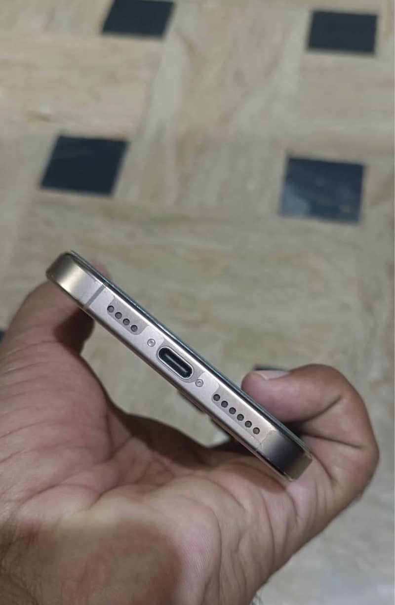 Apple iPhone 16 Pro Max 256 Gp 2