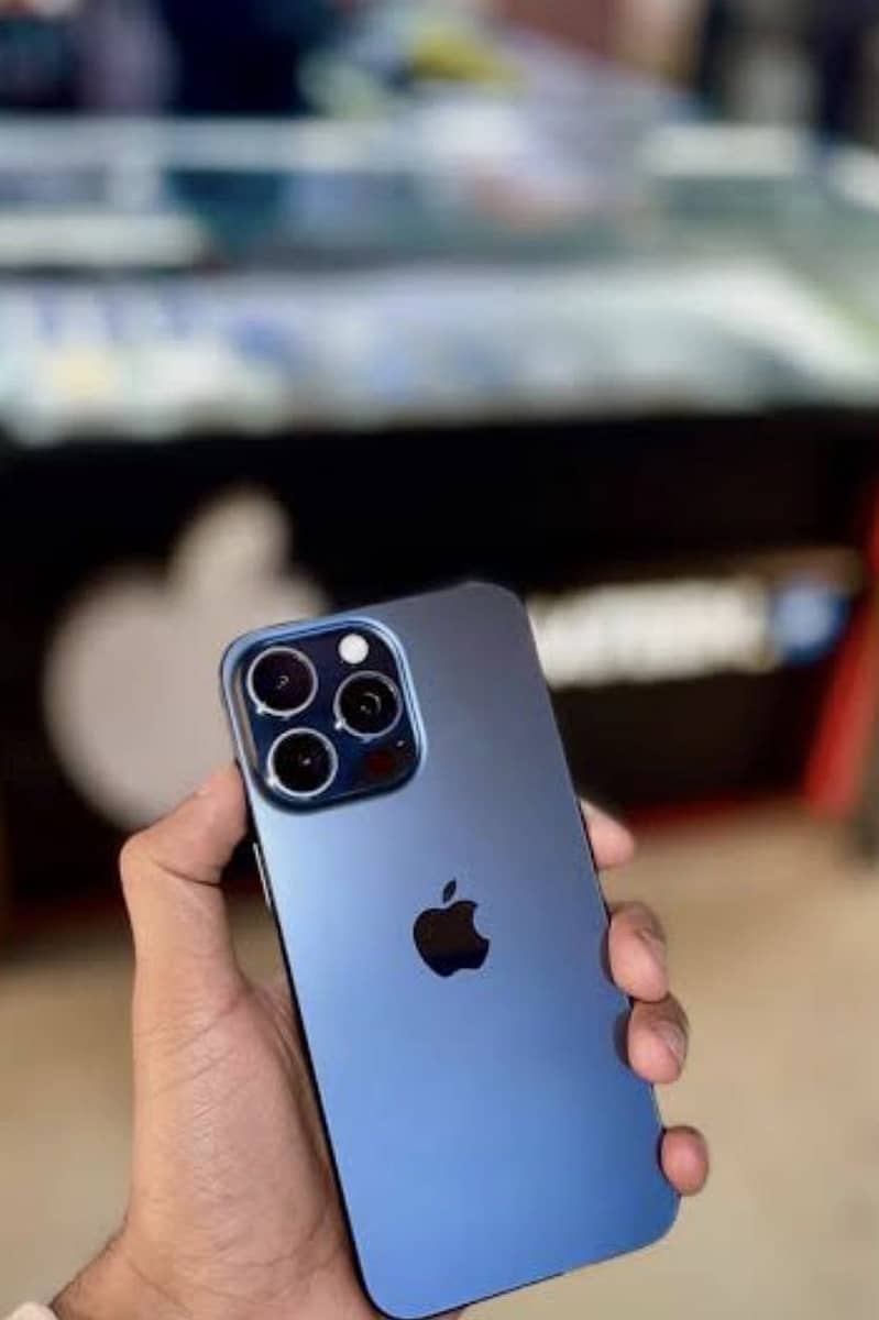 Apple iPhone 15 Pro Max 0