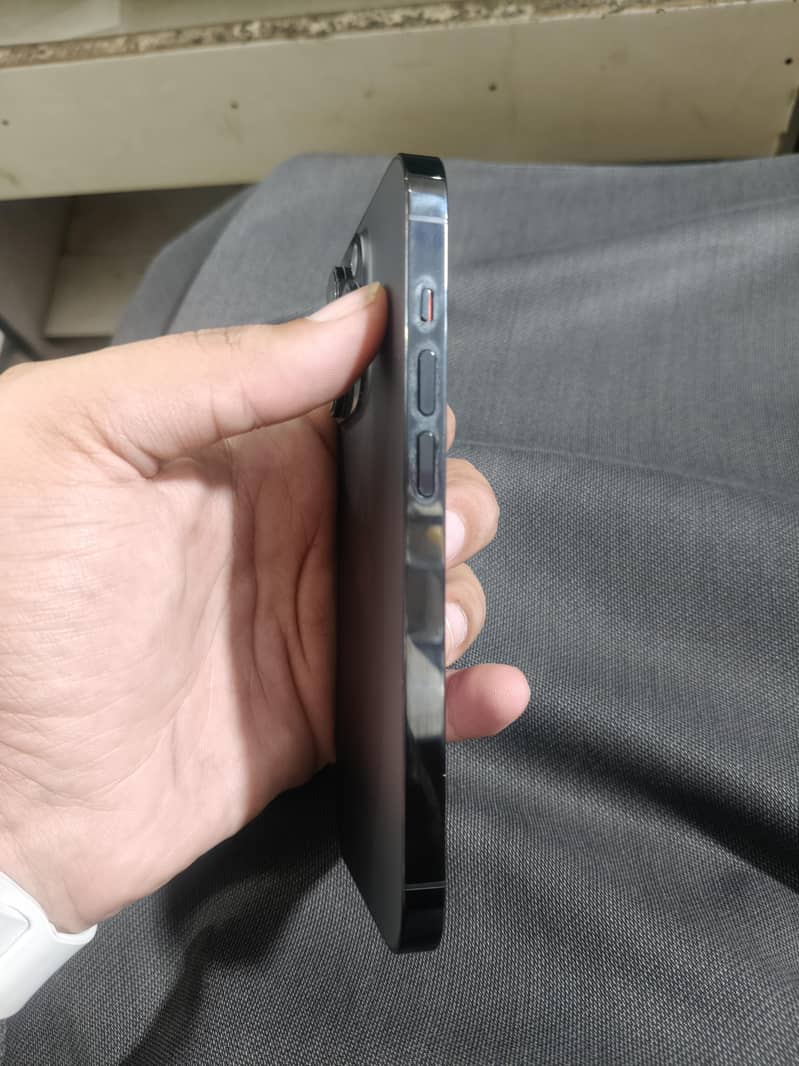 Apple iPhone 14 pro 1
