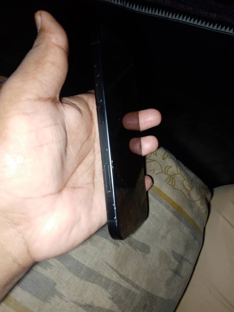 Apple iPhone 16 0