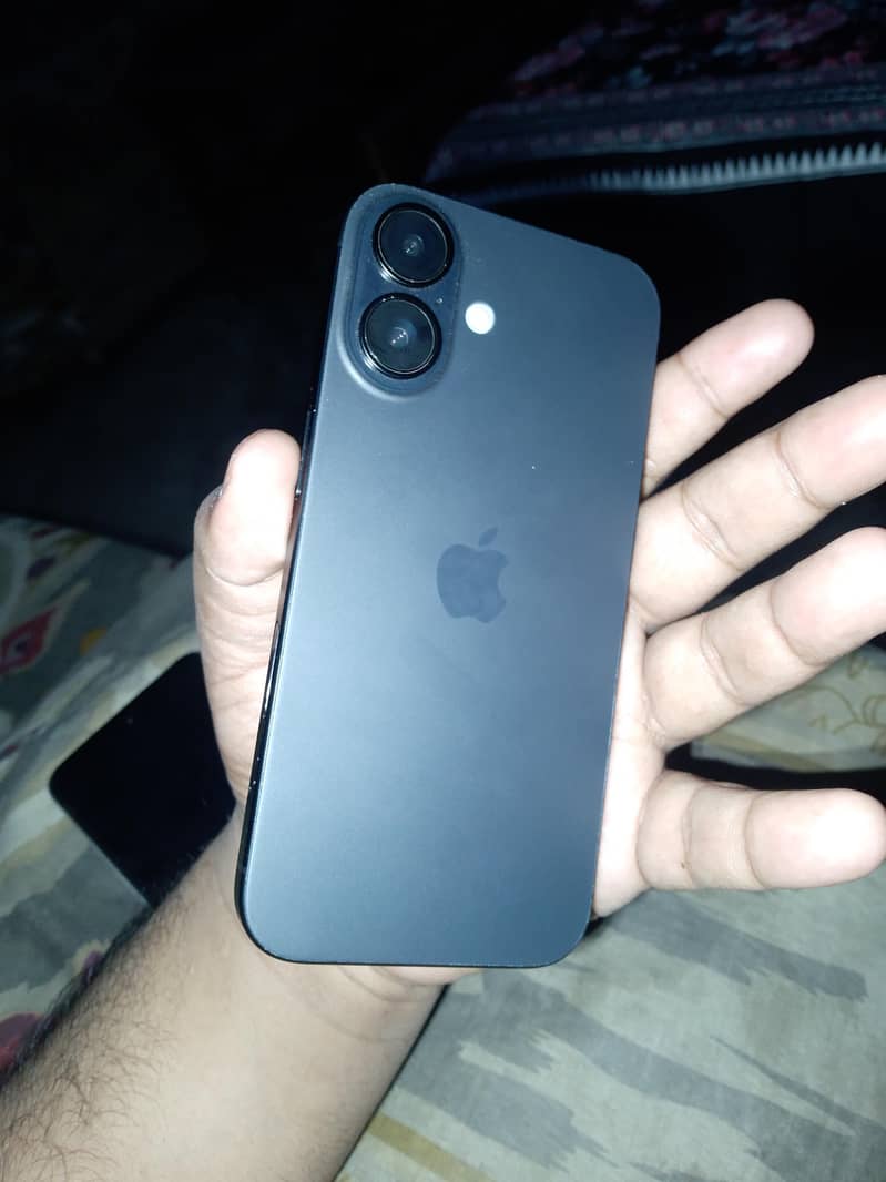 Apple iPhone 16 1