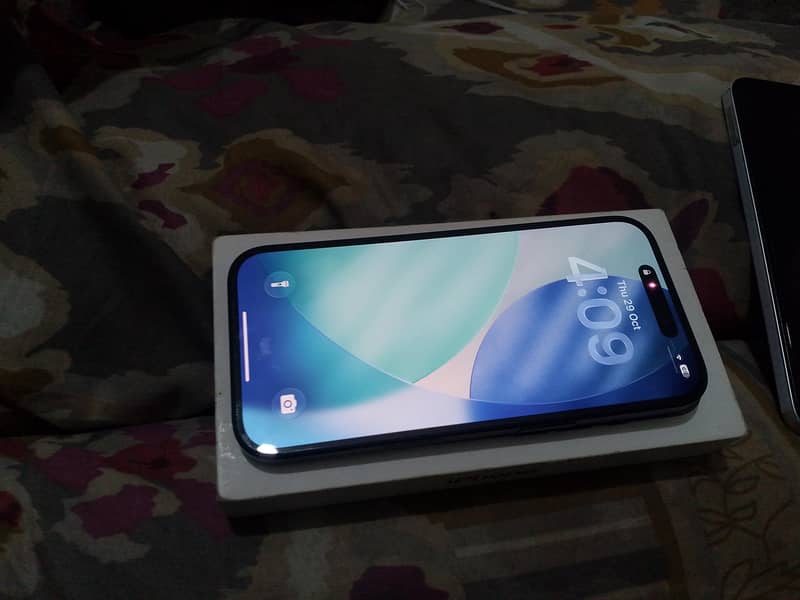 Apple iPhone 16 4