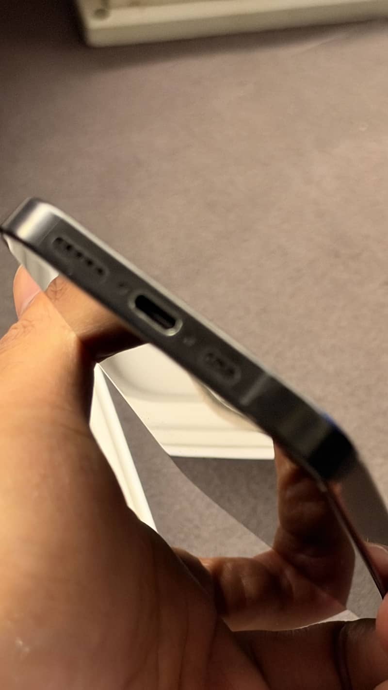 Apple iPhone 16 Pro 1