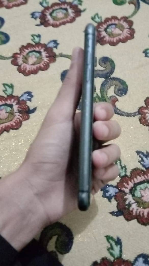 Apple iPhone 11 jv 0