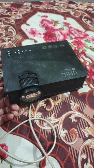 UNIC Projector