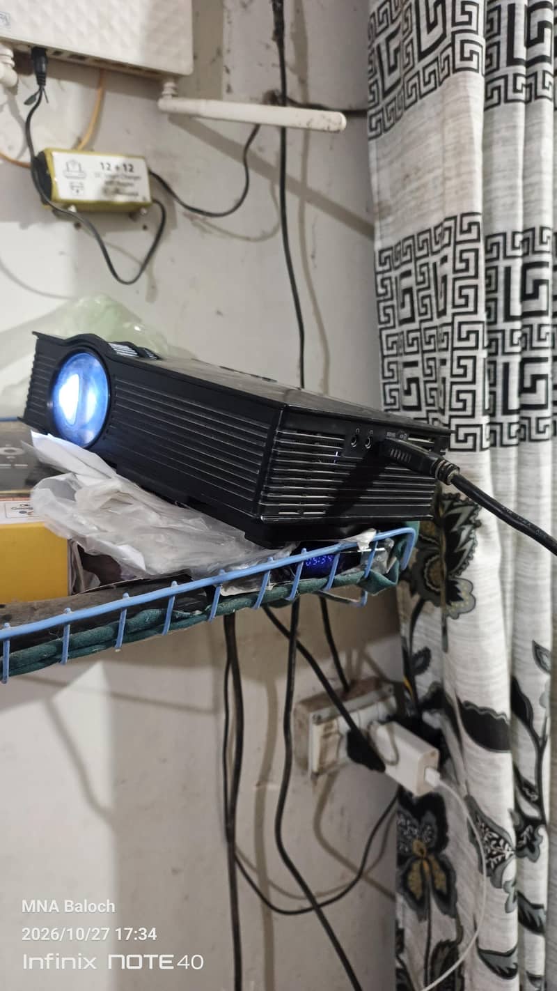 UNIC Projector 6