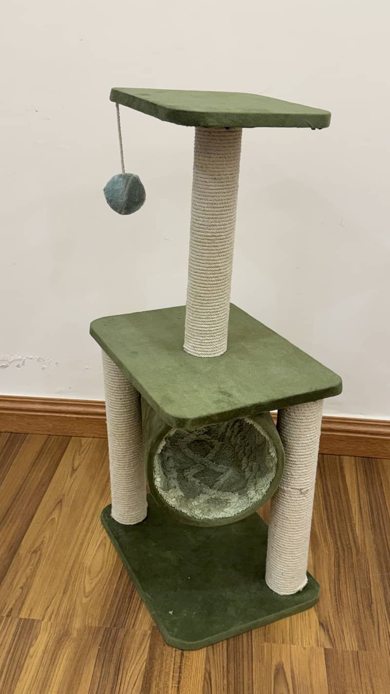 Cat house and scratching post 1