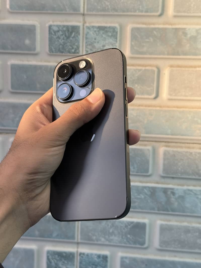 Apple iPhone 14 Pro 1