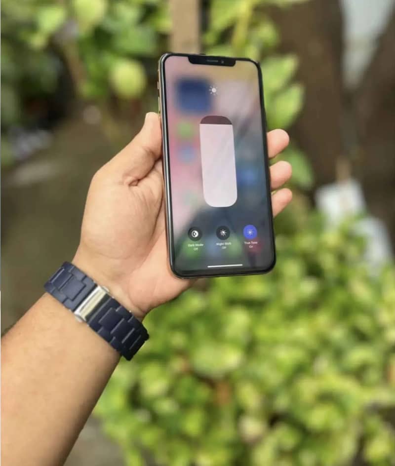 Apple iPhone 11 Pro Max 2