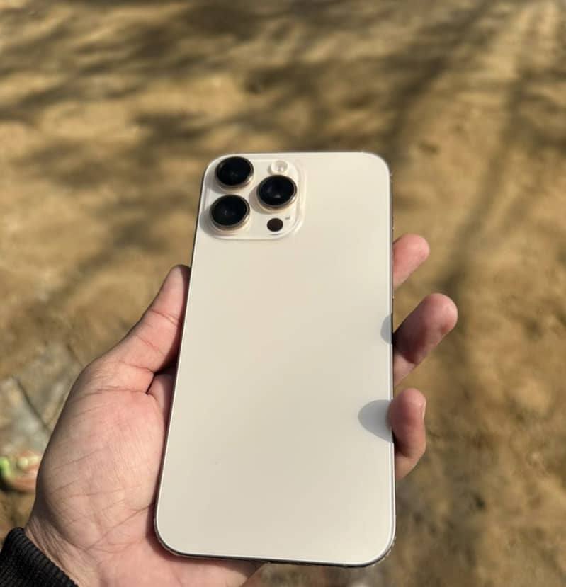 Apple iPhone 16 Pro Max 0