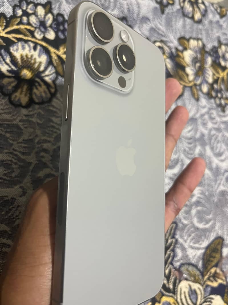 Apple iPhone 15 Pro Max 1