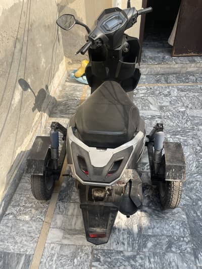 United scooty 100cc