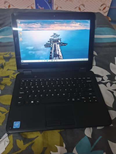 Lenovo 300e Laptop windows 10 360° rotate tablet mode.