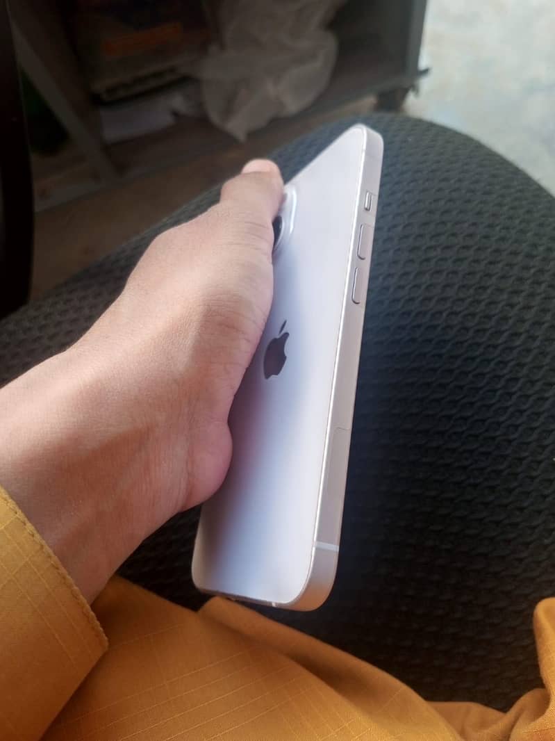 Apple iPhone 14 4