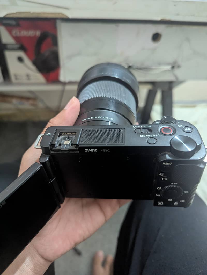 Sony ZV-E10 Mirrorless 1