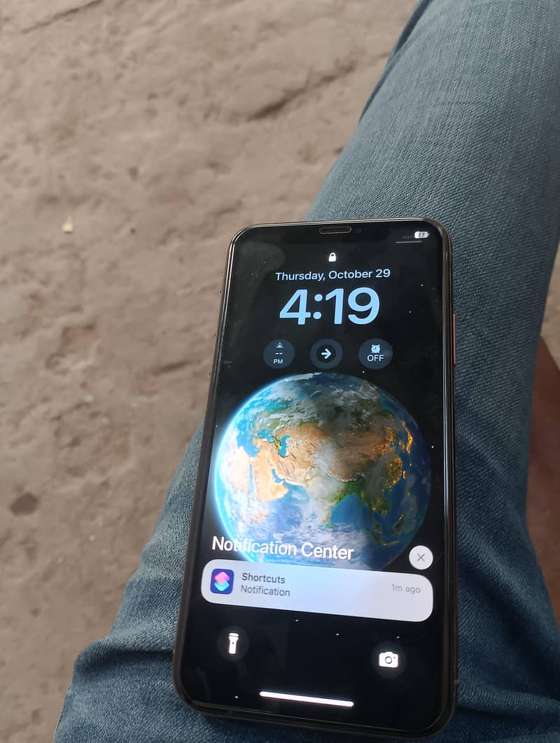 Apple iPhone XS 4