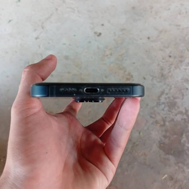 Apple iPhone 15 Pro Max 1
