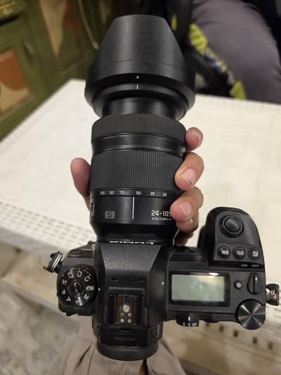 Panasonic Lumix s1 cam with 24 to 105 f4 lense brand new with VLOG key