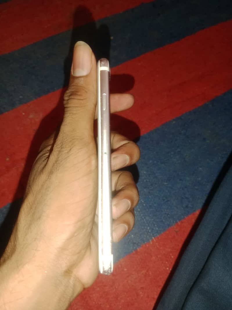 Apple iPhone 7 0