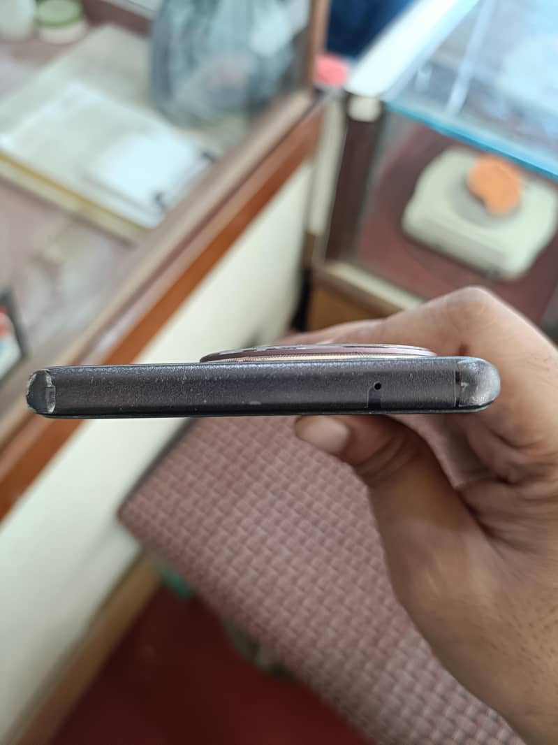 Vivo V30e 5