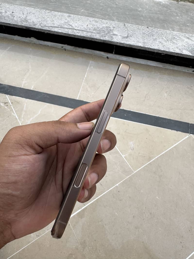 Apple iPhone 16 Pro 1