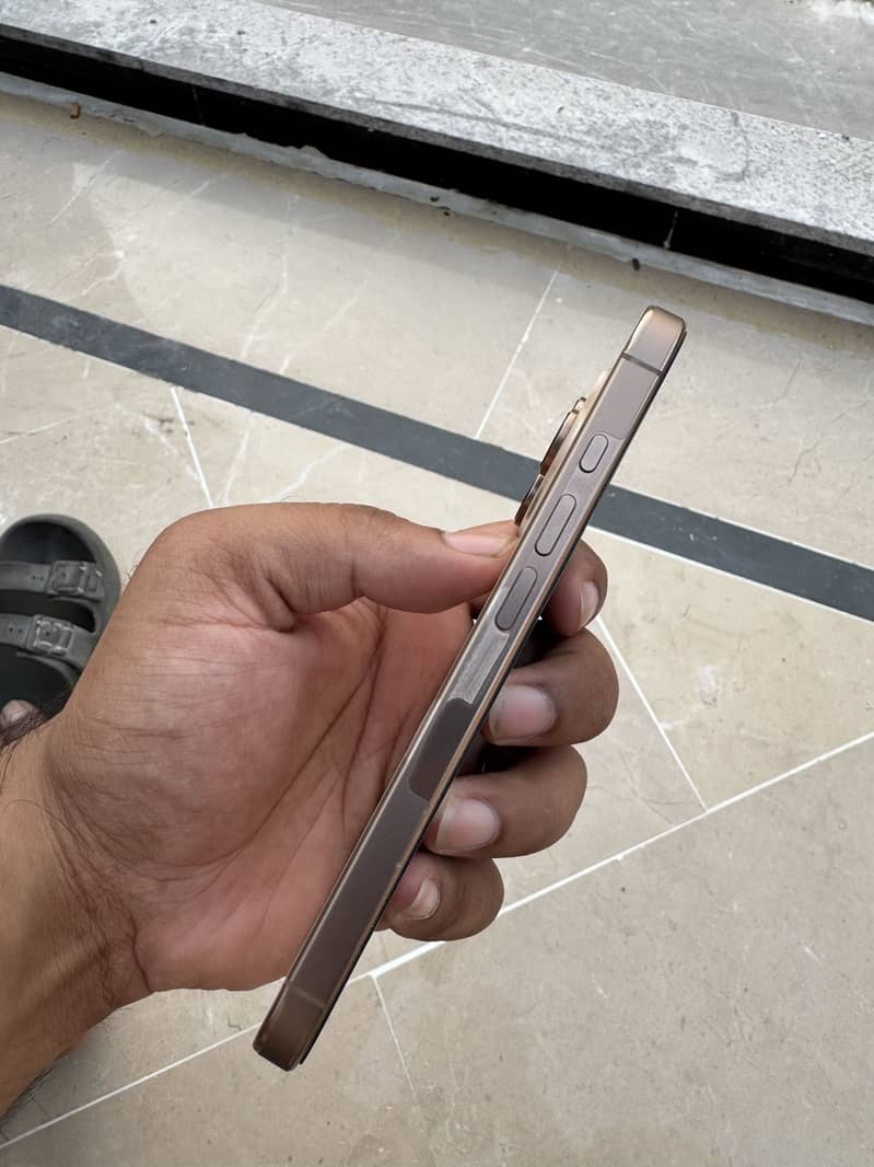 Apple iPhone 16 Pro 5