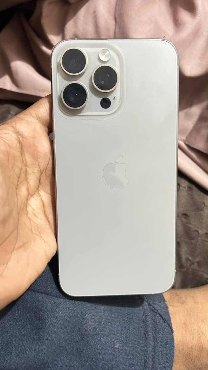 Apple iPhone 15 Pro Max 0