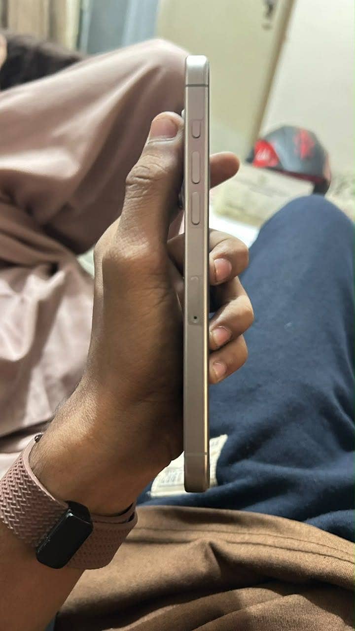 Apple iPhone 15 Pro Max 1