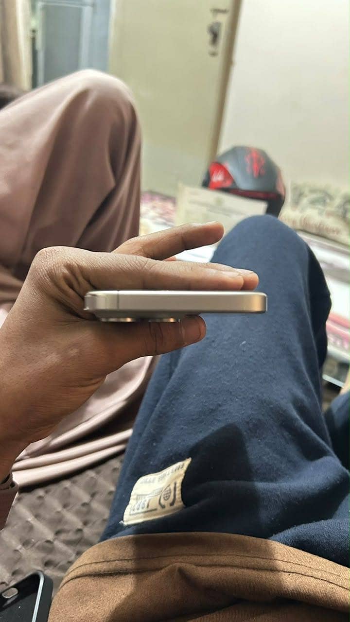 Apple iPhone 15 Pro Max 6