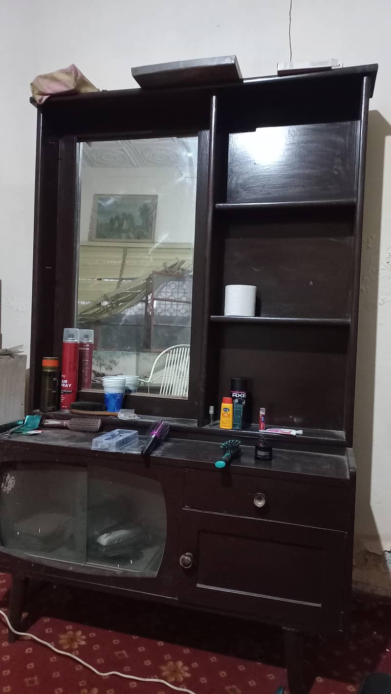 Dressing table . wooden 0