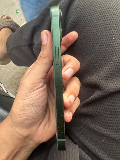 Apple iPhone 13
