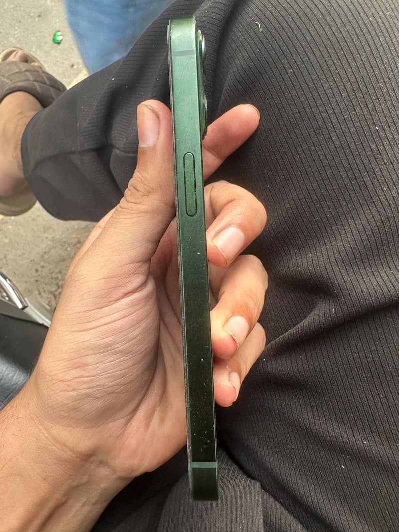 Apple iPhone 13 0