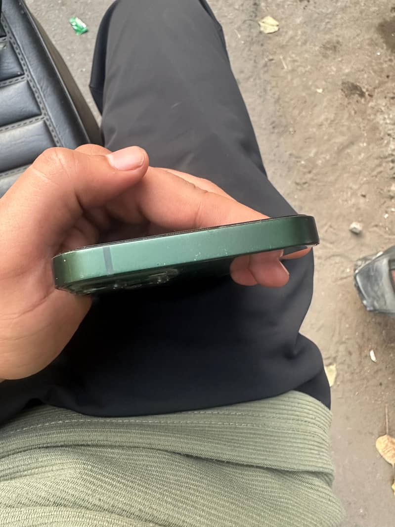 Apple iPhone 13 6