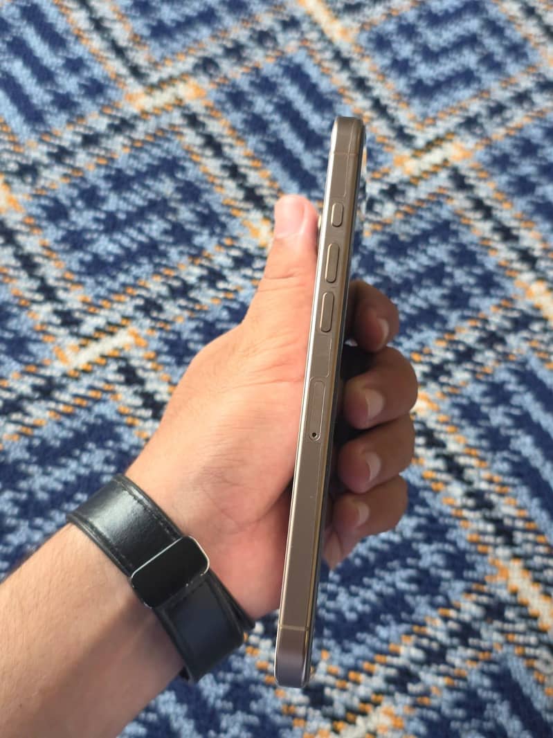 Apple iPhone 16 Pro Max 1