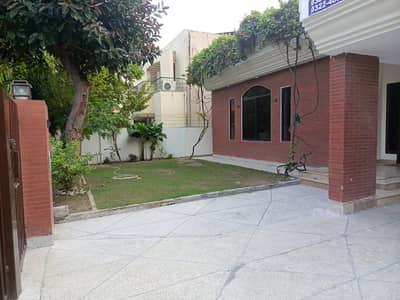 1 Kanal Full House In Available For Rent In Dha Phase 1 M Block