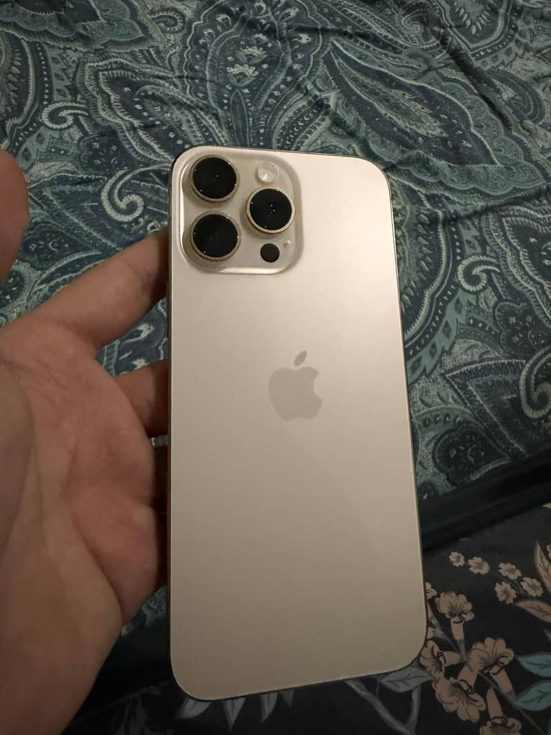 Apple iPhone 16 Pro Max 0