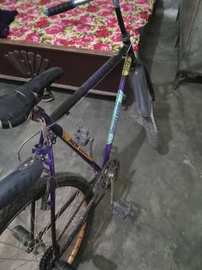 use mein cycle hai purple black colour tie top okay