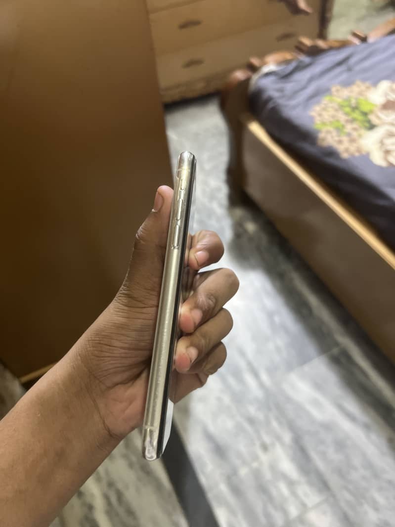 Apple iPhone X 5