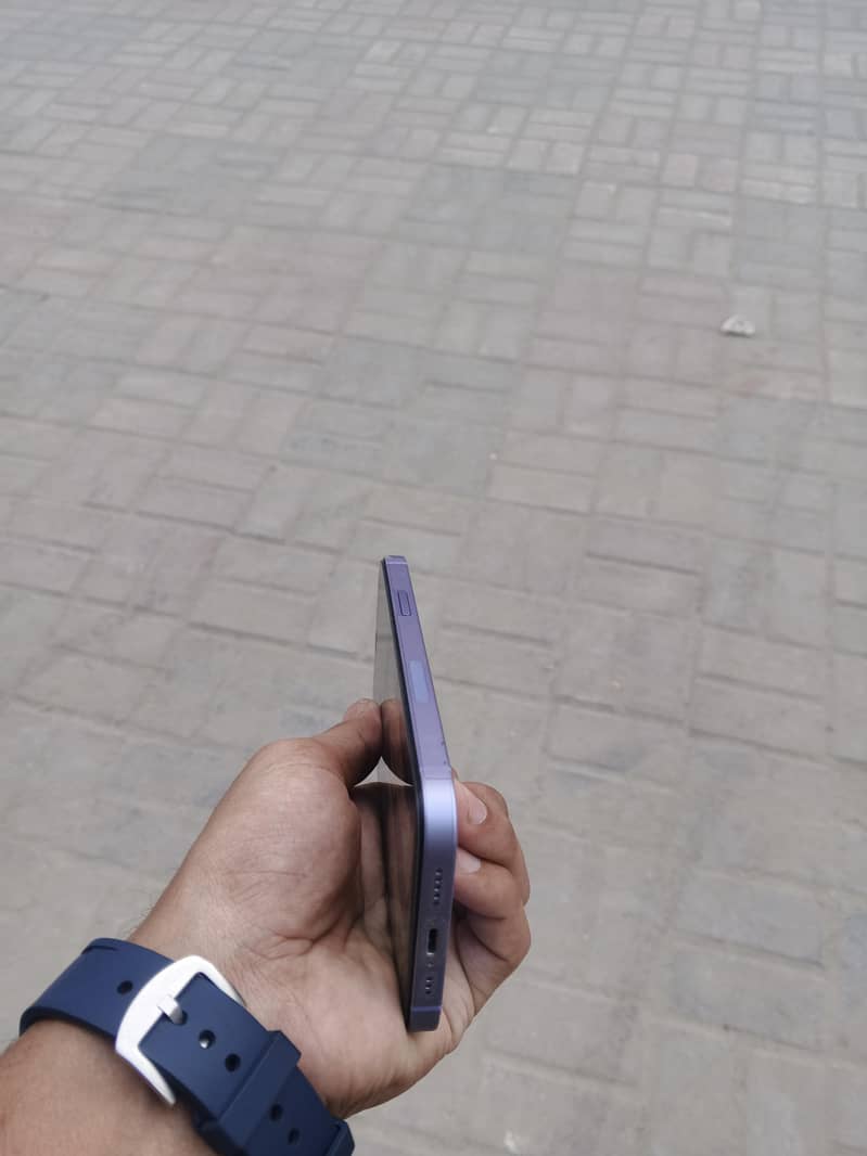 Apple iPhone 12 3
