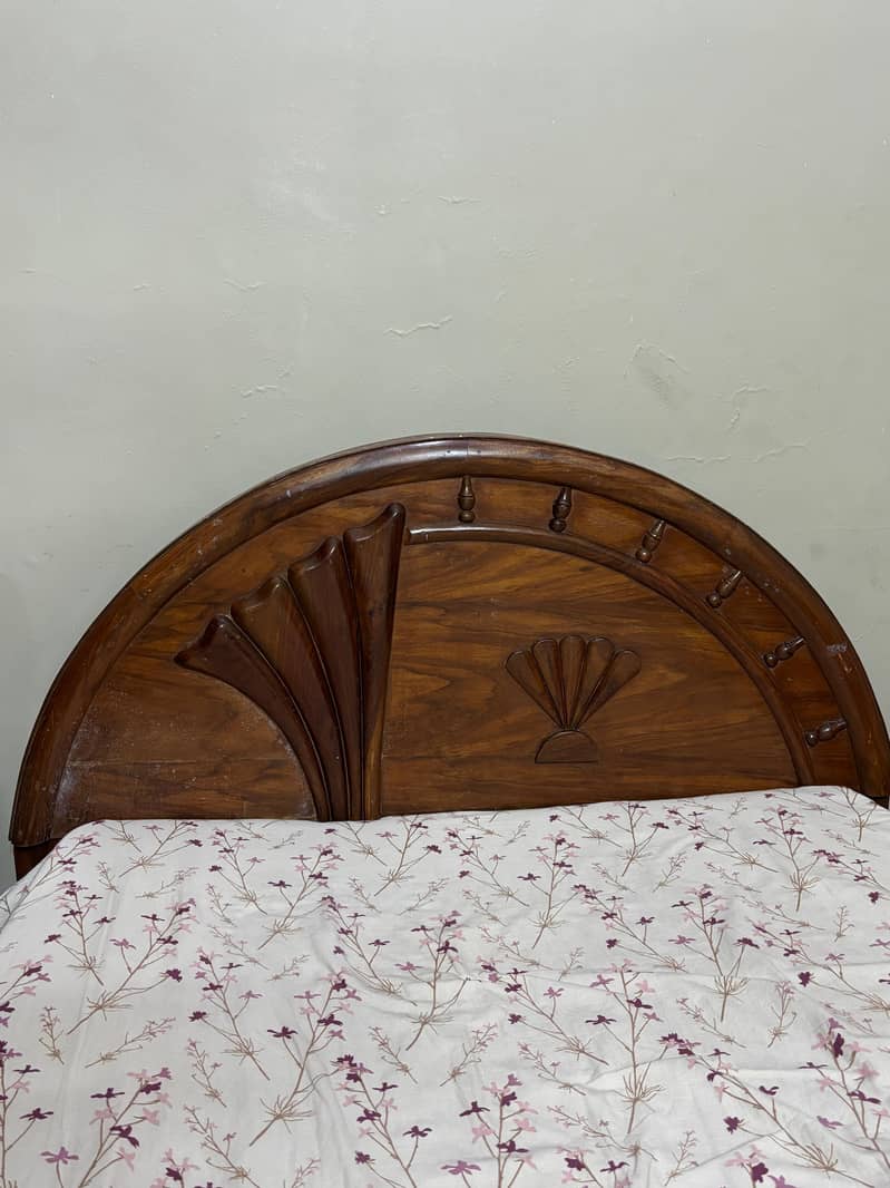 Large single bed 1