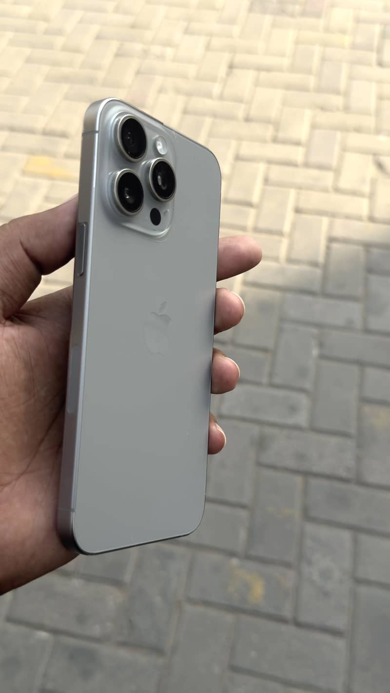 Apple iPhone 15 Pro Max 0